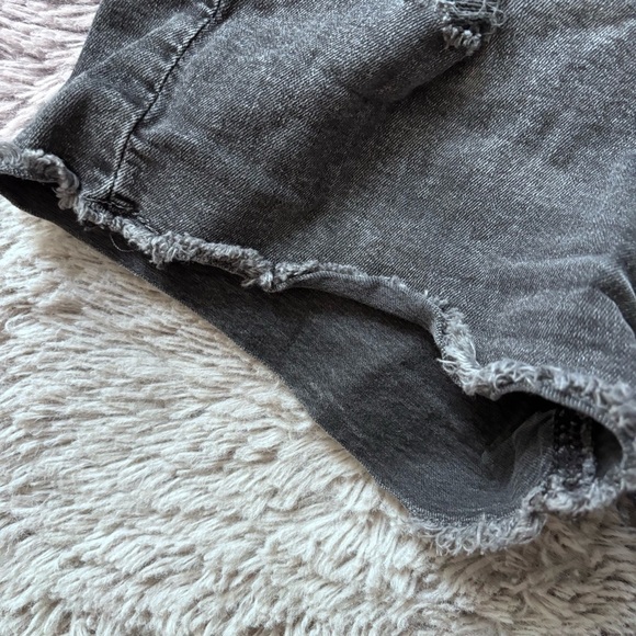 H&M faded black jean shorts size 2 - Picture 4 of 12